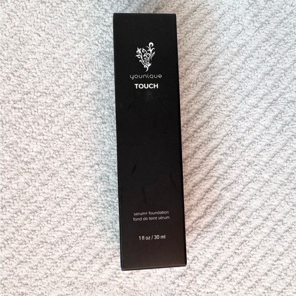 Younique Touch Serum Foundation in Scarlet - Picture 4 of 8